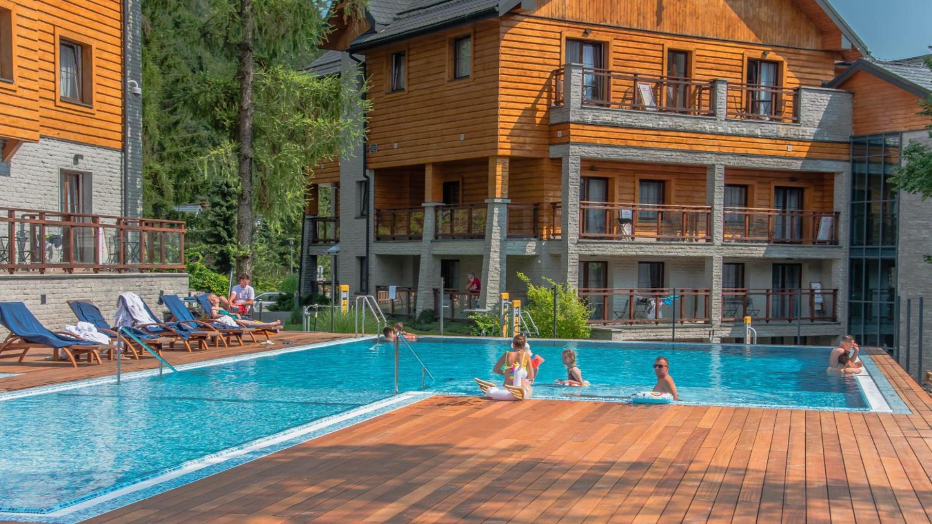 Hotel Czarny Potok Resort Spa & Conference クリニツァ・ズドルイ エクステリア 写真