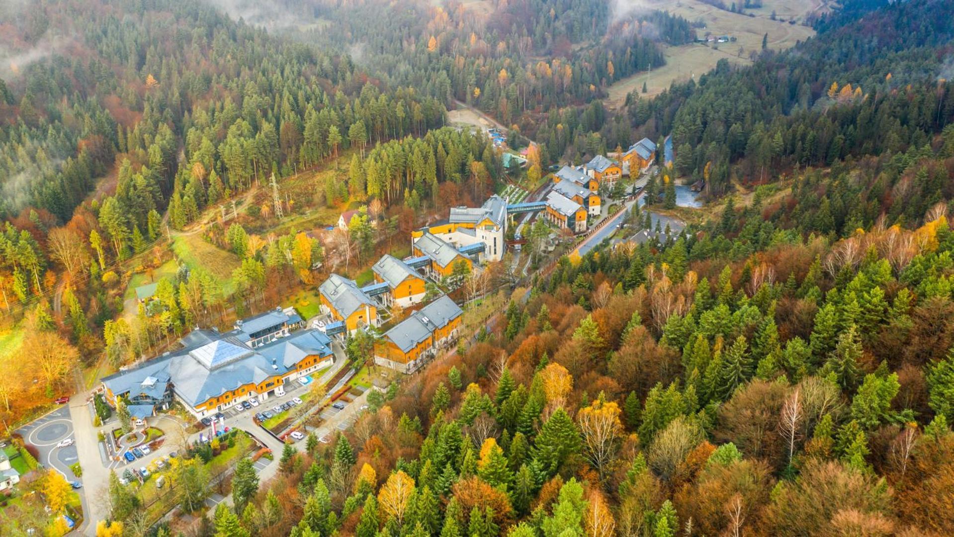 Hotel Czarny Potok Resort Spa & Conference クリニツァ・ズドルイ エクステリア 写真