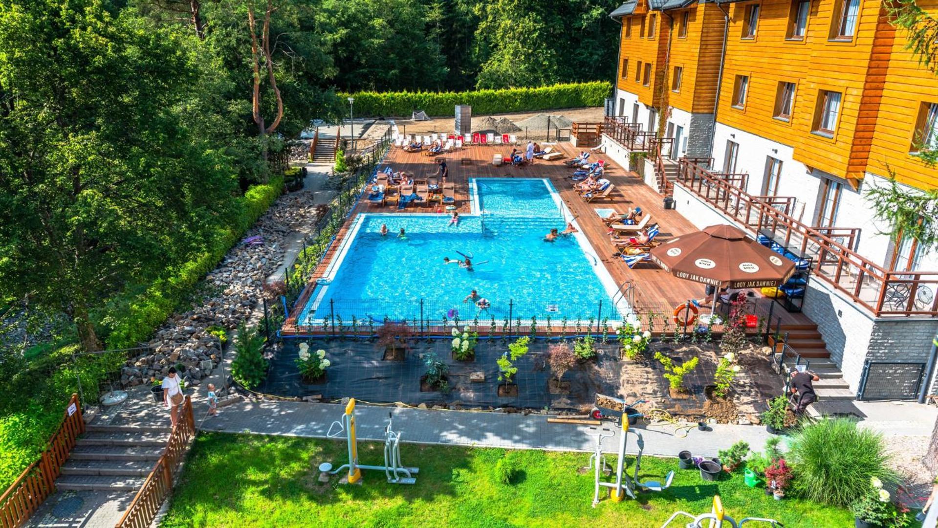 Hotel Czarny Potok Resort Spa & Conference クリニツァ・ズドルイ エクステリア 写真