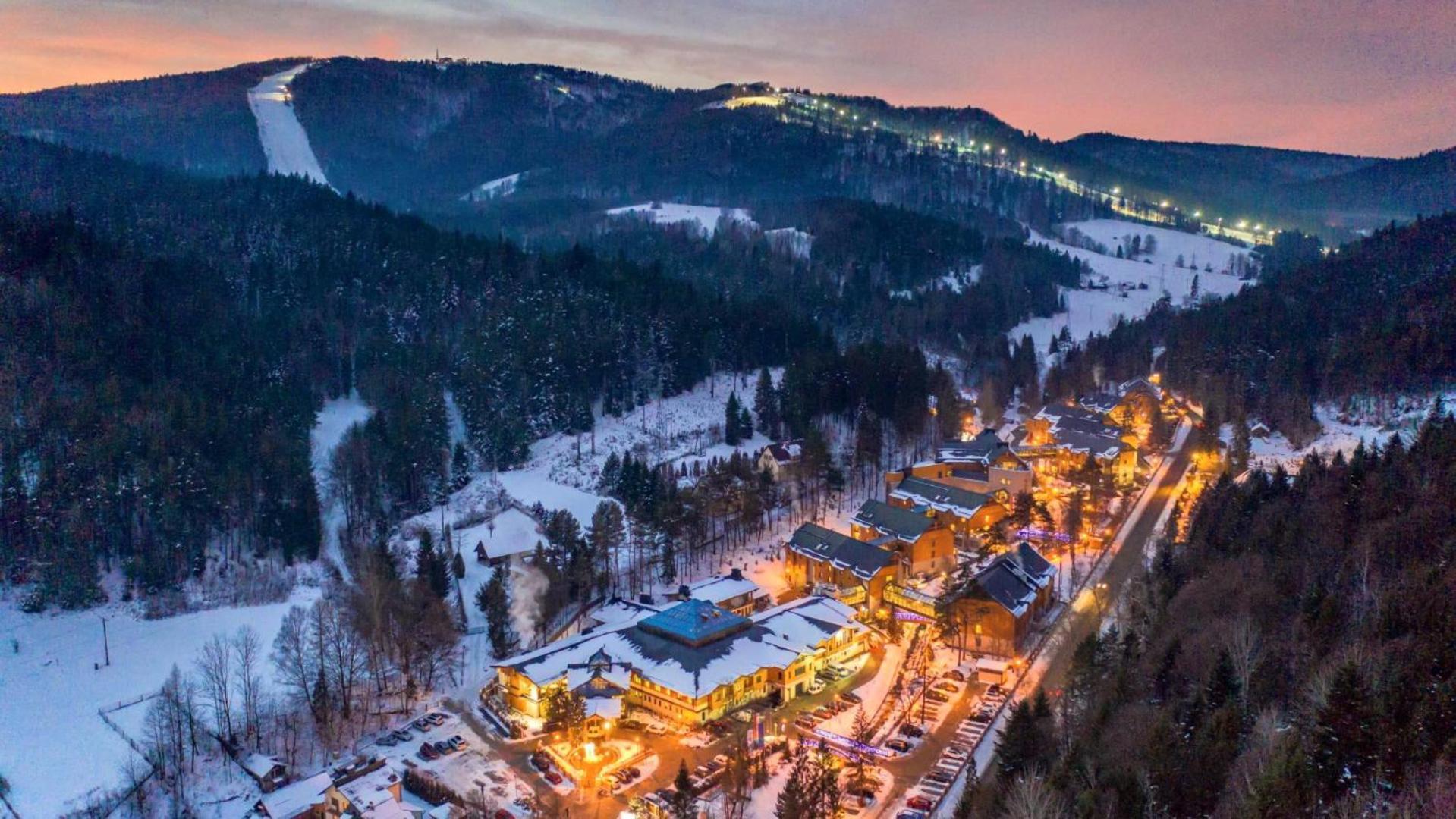 Hotel Czarny Potok Resort Spa & Conference クリニツァ・ズドルイ エクステリア 写真