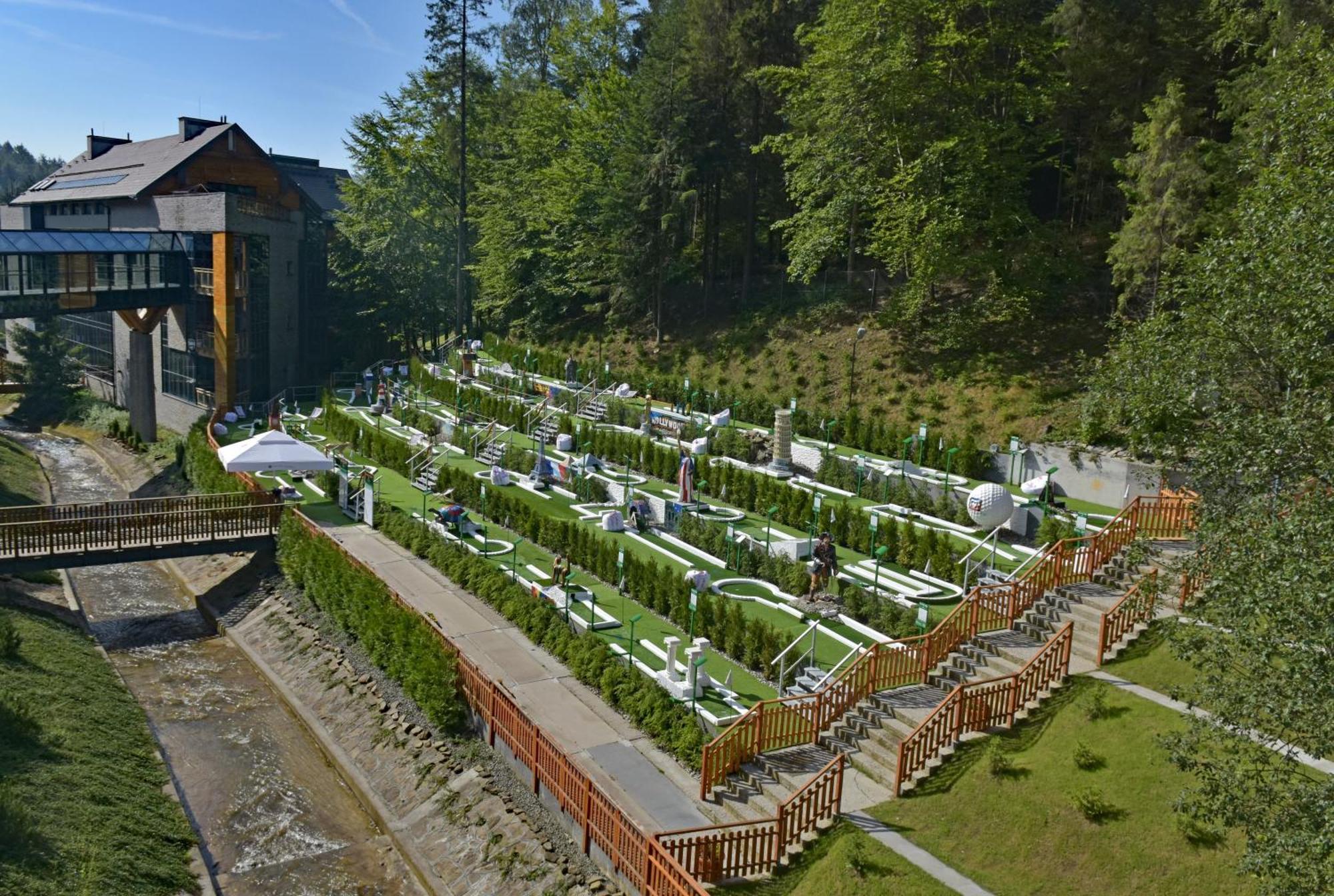 Hotel Czarny Potok Resort Spa & Conference クリニツァ・ズドルイ エクステリア 写真